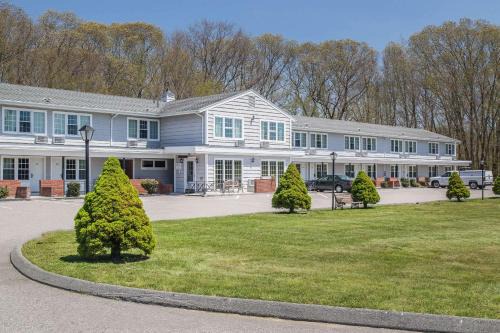 Waterford Hotel | Rodeway Inn Waterford - New London