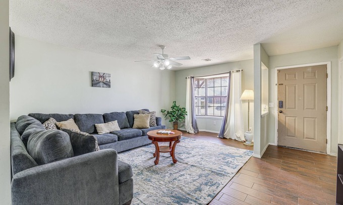 Rogers House | Rogers Vacation Home w/Yard: 5 Mi to Bentonville