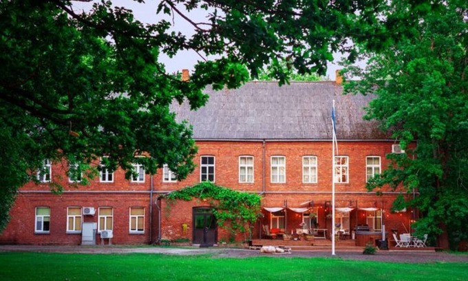 Antsla Parish House | Romantic apartment with high ceiling in charming Võrumaa