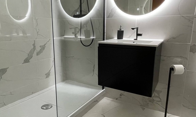 Faubourg North Apartment | Romantic apartment with jacuzzi near the center of DIJON