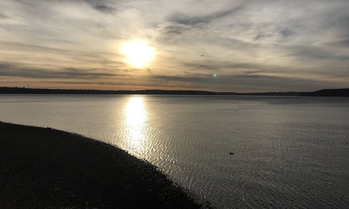 Tacoma House | Romantic Beach House on the water with private beach