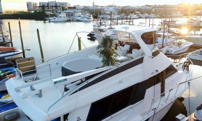 Gerritsen Beach Boat Rental | Romantic Condo @ Ocean 3-deck Yacht