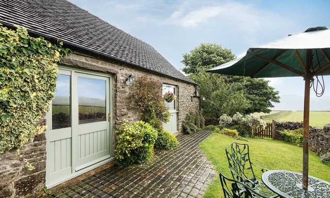 Newton Grange Cottage | Romantic cosy hideaway for 2 located on a dairy farm with hot-tub available.