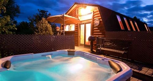 Sugarcreek House | Romantic Forest Cabin with Amazing Private Deck and Spa in Ohio