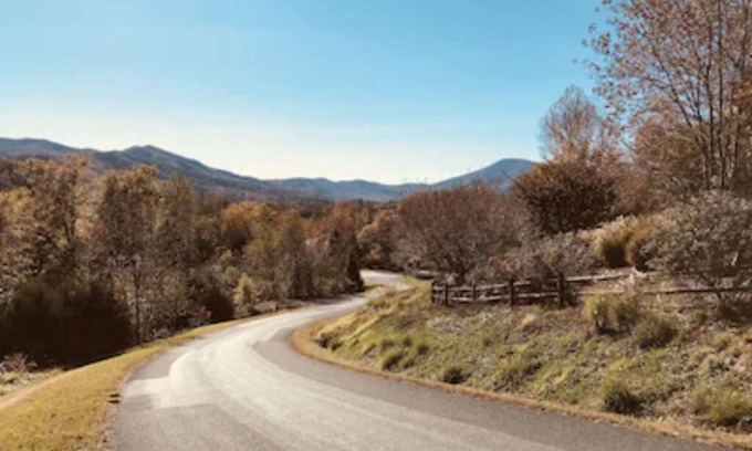 Nellysford Apartment | ROMANTIC GETAWAY Celebrate spring!
