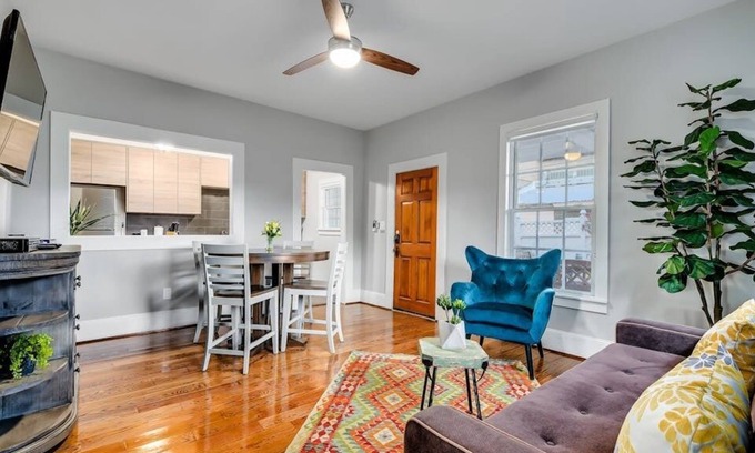 Marble Falls House | Romantic Getaway/Downtown Boutique Hotel