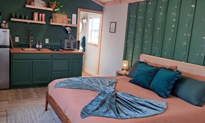 New Eucha Cabin | Romantic Getaway for 2 with Hot tub