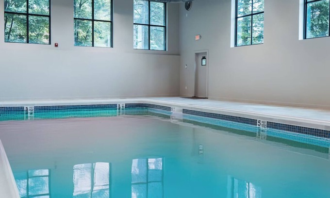 Lake Placid Hotel | Romantic King Suite for Two l Bluebird Lake Placid Boutique Escape