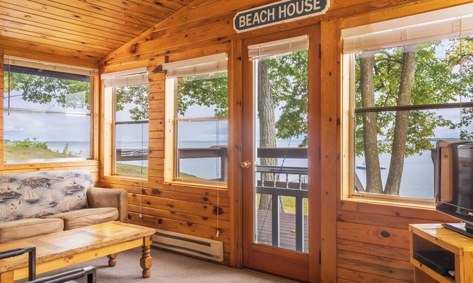 Walker Cabin | Romantic Lakefront Cabin –Lux 1-BRM King Bed, Beachside @ Adventure North Resort