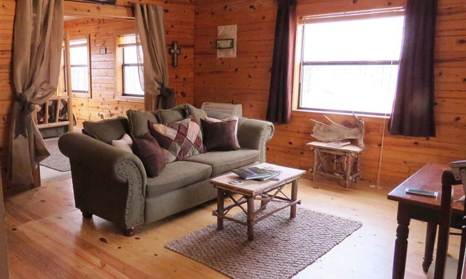 Jasper Cabin | Romantic Log Cabin near the Buffalo National River