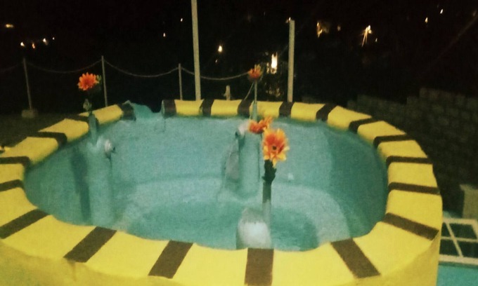Boscobel House | Romantic Luxurious villa w/hot tub — 20 min from the beach!