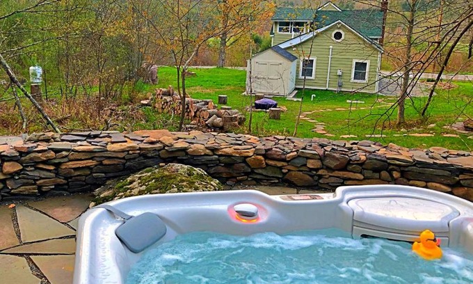 Lake Hill House | Romantic, Magical Cottage in Catskills nr Woodstock