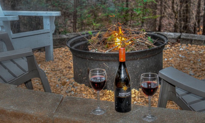 Hidden Lake Cabin | Romantic Mountain Cabin Near Blue Ridge with Hot Tub, Fireplace, Paved Road