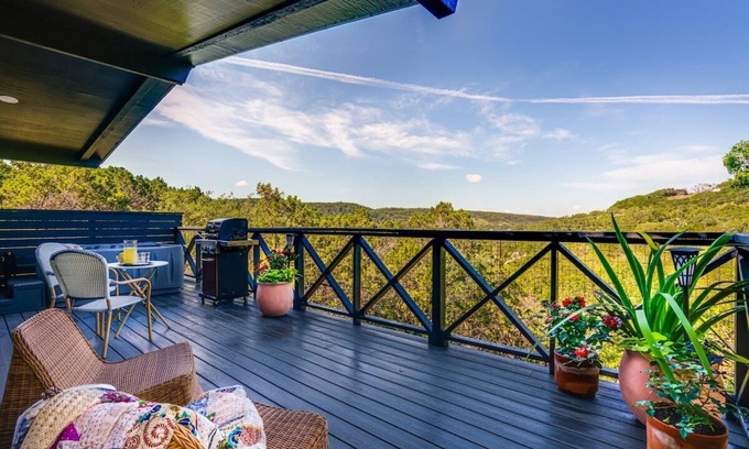 Canyon Lake Cabin | Romantic Retreat at Canyon Lake!