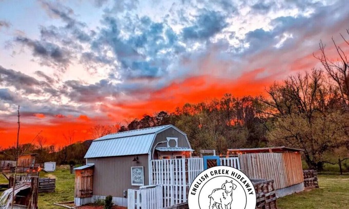 Newport House | Romantic Tiny House w Sauna, Outdoor Tub in Goat Farm