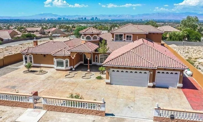 Sunrise Manor Villa | Romantic Vegas Villa 7 Beds & 7Baths