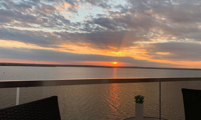 Constanta Apartment | Romantiv Sunset on Lake nnn