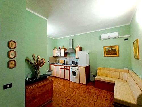 Livorno Apartment | Rombolino Guesthouse -Free Parking - Vicino al PalaLivorno "Modigliani Forum"