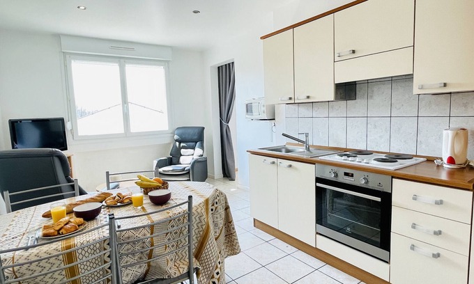 Forges-les-Bains Apartment | Ronsard: Apartment 300 meters from the spa (unlimited parking)
