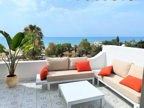 Eastern Hammamet Apartment | Roof Top Pied dans l'Eau Panoramic View, 80 meters from Seaside