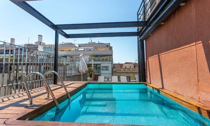 el Fort Pienc Apartment | Rooftop Pools Apartment, by Old Town!