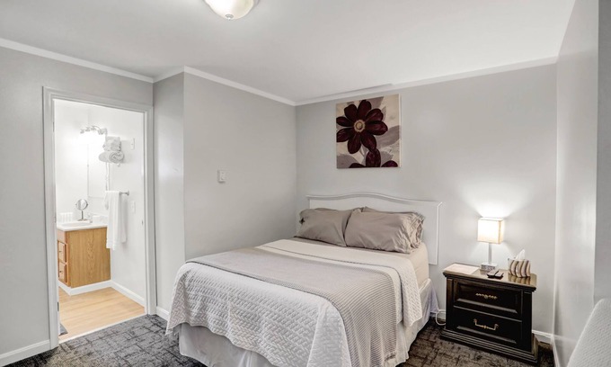 Halifax Hotel | Room 103 at Halifax Inn