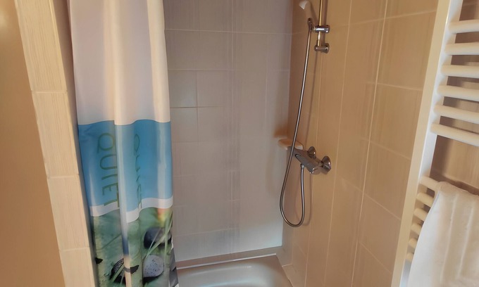 Saint-Gervazy Apartment | Room 3 with Shared Terrace