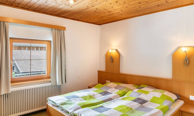 Hopfgarten im Brixental Apartment | Room '5' with Mountain View, Shared Terrace and Wi-Fi