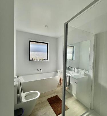 Waikuku House | Room and Private Bathroom in Woodend