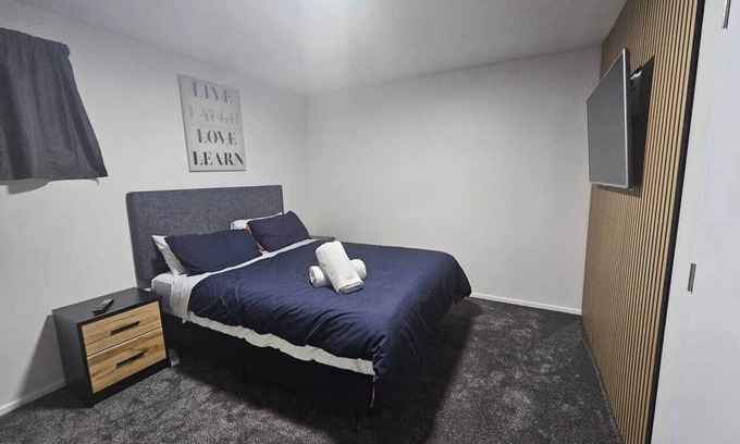 Christchurch House | Room by the golf course with ensuite and spa