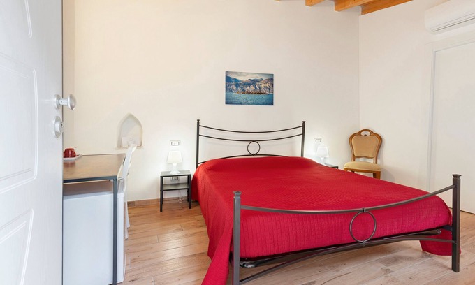 Portese Apartment | Room 'Camera Matrimoniale - Isola Olivo' with Shared Pool, Wi-Fi and Air Conditioning