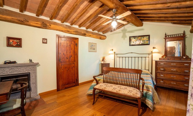 Torniella Apartment | Room 'Del Chiodo - Narciso Dei Poeti' with Mountain View, Shared Terrace and Wi-Fi