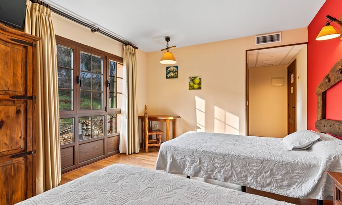 Gamonedo Apartment | Room 'El Manzano' with Shared Pool, Shared Garden and Wi-Fi