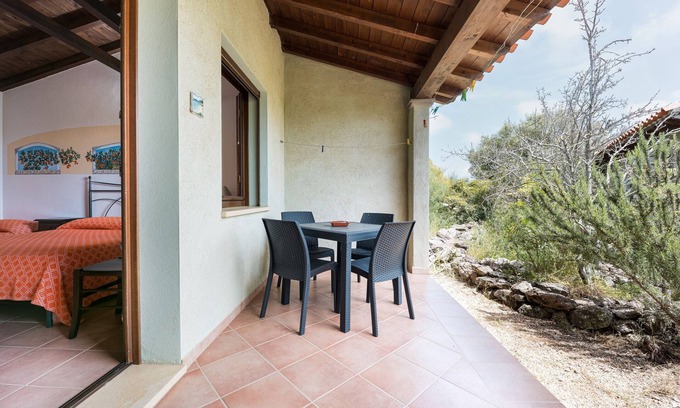 Orosei Apartment | Room 'Fuile E Mare' with Sea View, Wi-Fi and Air Conditioning