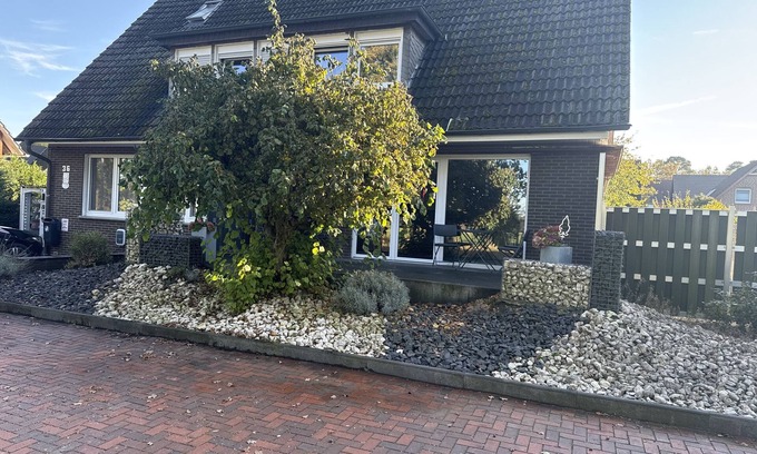 Lingen Apartment | Room 'Haus Erika 2' with Shared Terrace and Wi-Fi