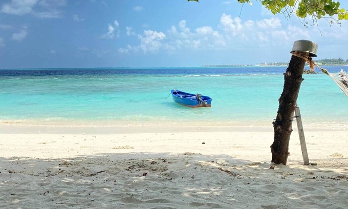 Thulusdhoo Island House | Room in B&B - Master Suite Family Room With Views of the Ocean