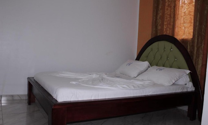 Douala House | Room in Guest room - Elu Hotel Chambre Stand - Bonamoussadi