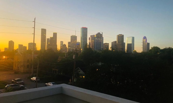 Montrose House | Room in Guest room - Moose Manor Guest Suite Downtown Houston num2894