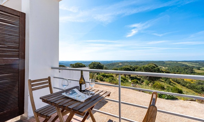 Aljezur Apartment | Room 'Julho' with Sea View, Shared Pool and Wi-Fi