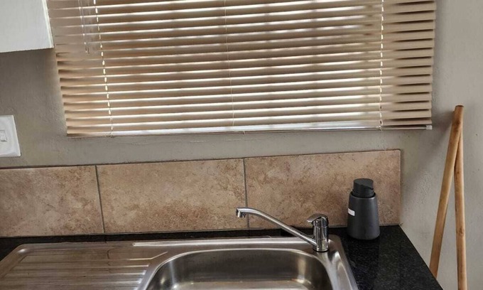 Govan Mbeki House | Room-khutsong Apartmentss