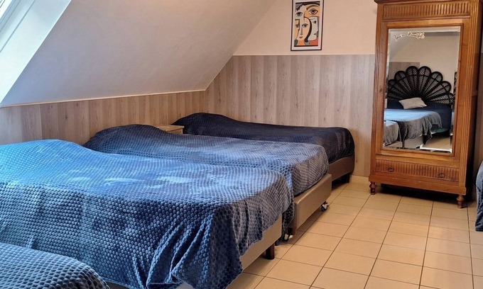 Fye Apartment | Room 'Le Meslay N°5 - Chambre 7 Pers' with Shared Terrace, Shared Garden and Wi-Fi