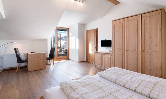 Sluderno Apartment | Room 'Mairhof Acht Gipfel' with Mountain View, Private Terrace and Shared Garden