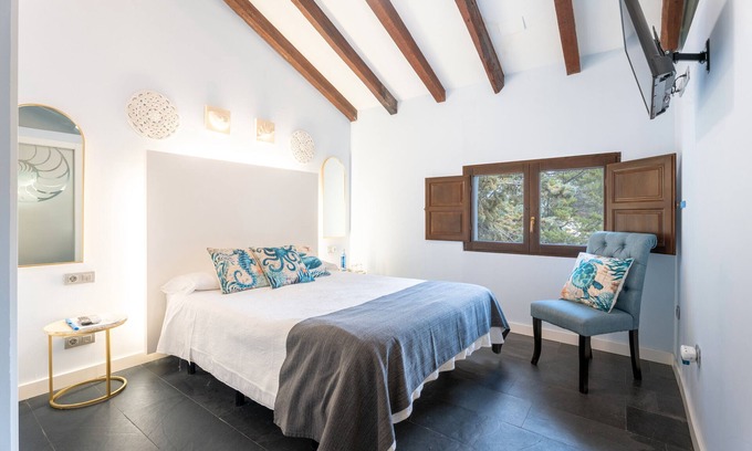 Navajas Apartment | Room 'Mar' with Mountain View, Wi-Fi and Air Conditioning