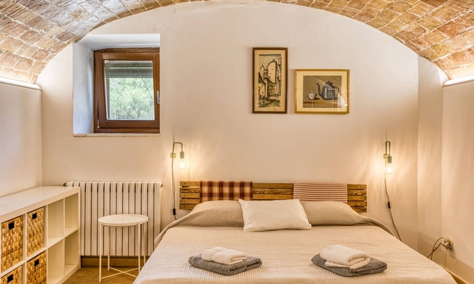 Borrassa Apartment | Room 'Marduix' with Shared Pool, Shared Terrace and Wi-Fi