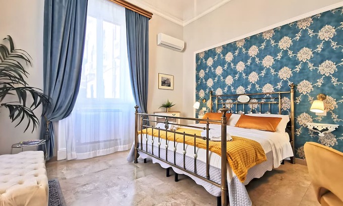 Messina Apartment | Room 'Matrimoniale Deluxe' with Wi-Fi and Air Conditioning