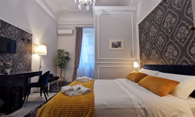 Messina Apartment | Room 'Matrimoniale' with Wi-Fi and Air Conditioning