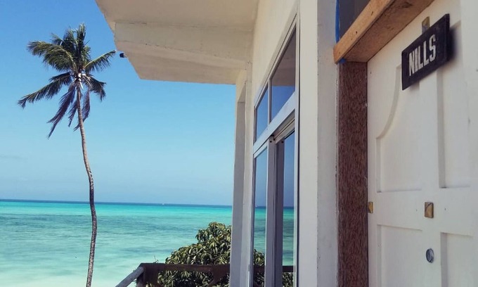 Nungwi Bed & Breakfast | Room Ns beach front sea view 3rdlat 2-4 gust