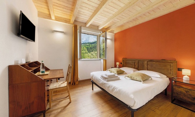 Velva Apartment | Room 'Nuaggi' with Mountain View, Wi-Fi, and Air Conditioning