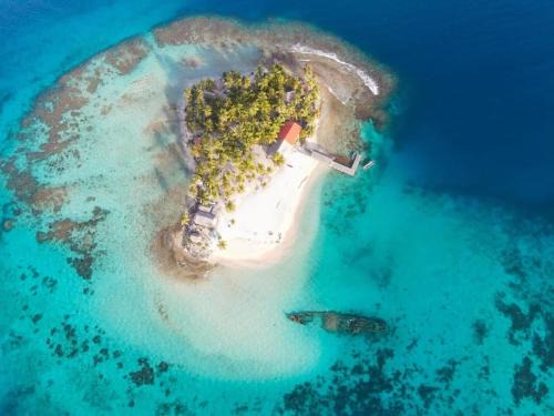 Obarrio House | Room on Barco Hundido Island