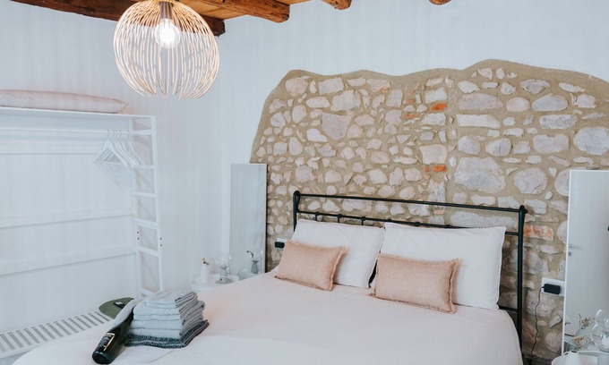 Cison di Valmarino Apartment | Room 'Rustic Charm' with Wi-Fi